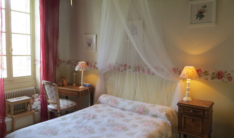 Chambre double avec moustiquaire